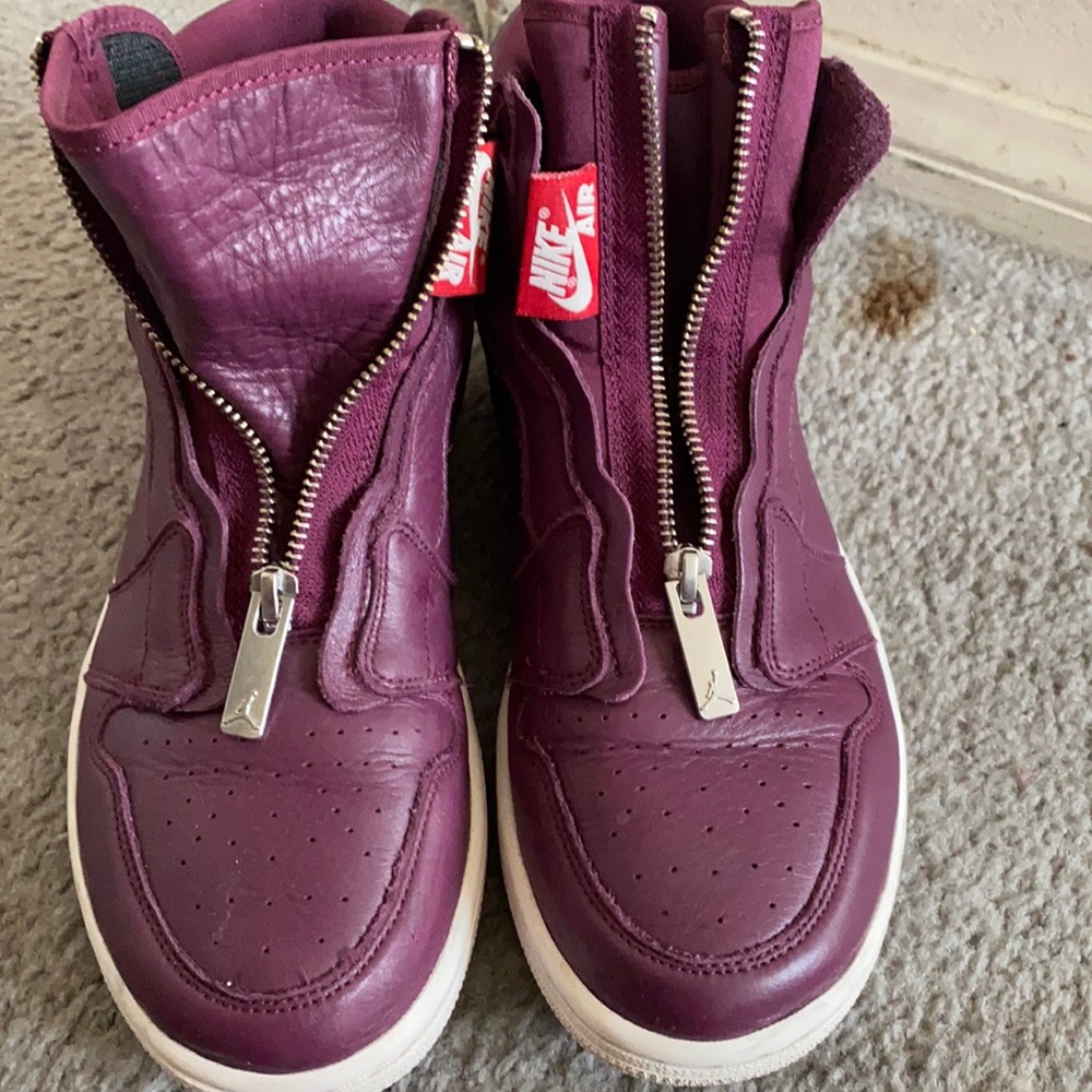 A size 9 Nike Air Jordan Tennis Shoe for ladies